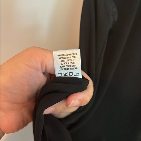 Chaus Black Sleeveless Relaxed Blouse - Picture 5 of 5